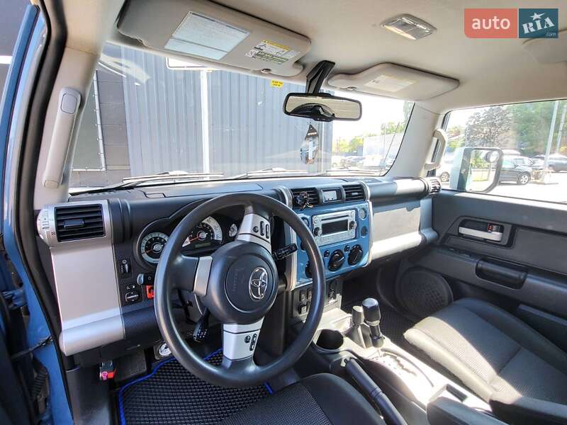 Позашляховик / Кросовер Toyota FJ Cruiser 2011 в Кременчуці