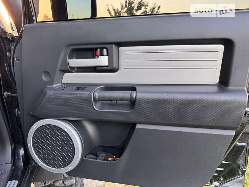 Внедорожник / Кроссовер Toyota FJ Cruiser 2021 в Ивано-Франковске