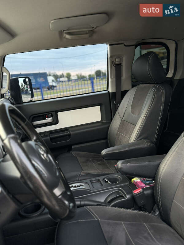 Позашляховик / Кросовер Toyota FJ Cruiser 2008 в Києві