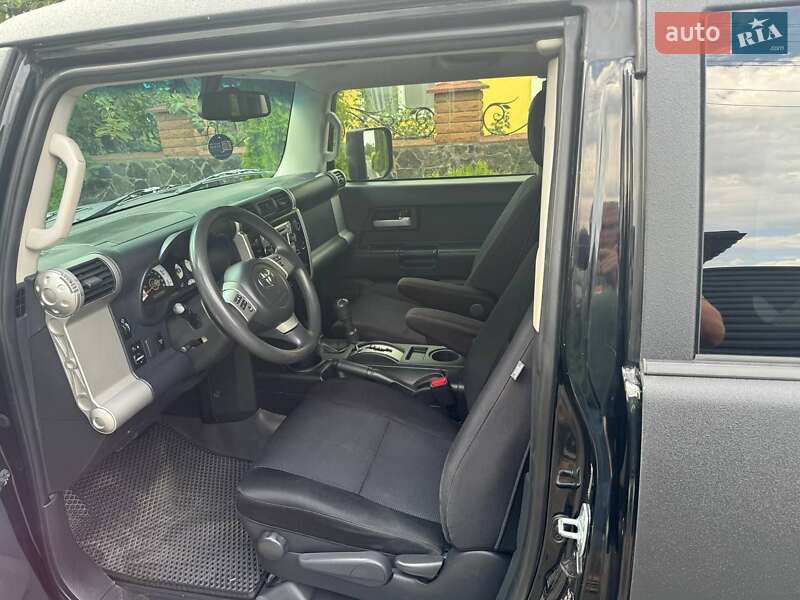 Позашляховик / Кросовер Toyota FJ Cruiser 2013 в Городищеві