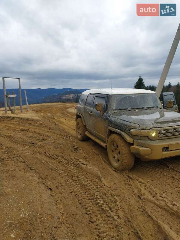 Внедорожник / Кроссовер Toyota FJ Cruiser 2006 в Одессе фото 10 Внедорожник / Кроссовер Toyota FJ Cruiser 2006 в Одессе
