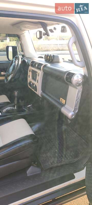 Внедорожник / Кроссовер Toyota FJ Cruiser 2010 в Киеве