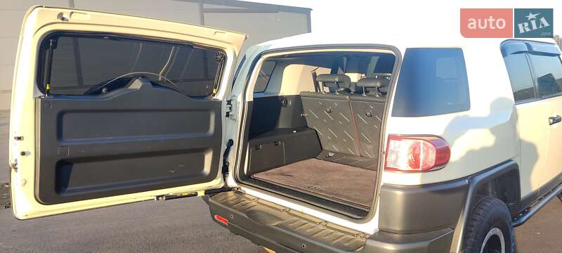 Внедорожник / Кроссовер Toyota FJ Cruiser 2010 в Киеве