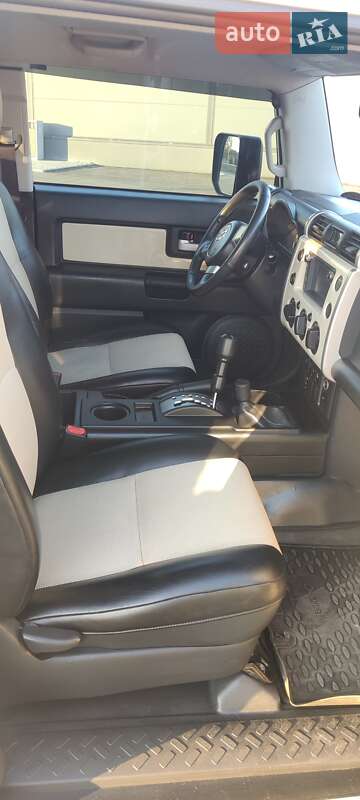 Внедорожник / Кроссовер Toyota FJ Cruiser 2010 в Киеве