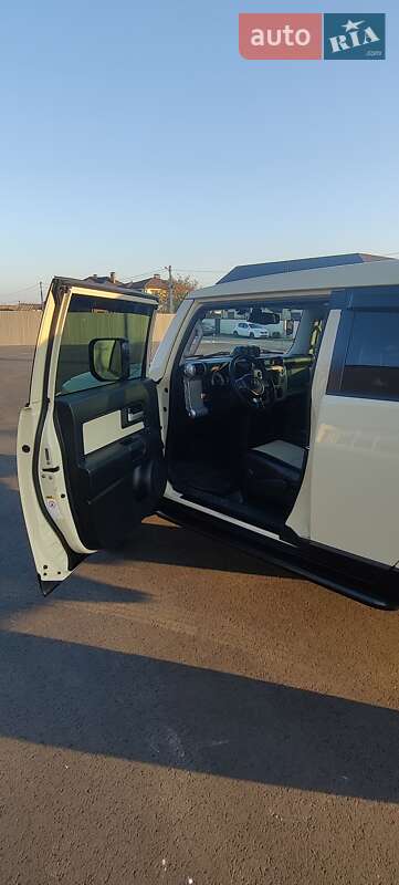 Внедорожник / Кроссовер Toyota FJ Cruiser 2010 в Киеве