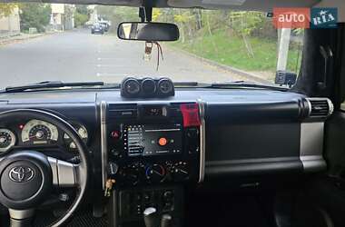 Внедорожник / Кроссовер Toyota FJ Cruiser 2006 в 