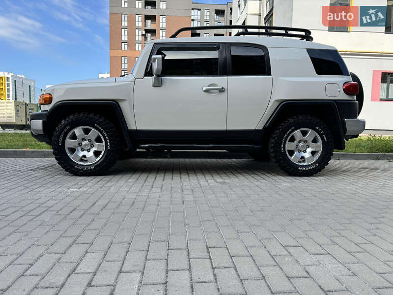 Внедорожник / Кроссовер Toyota FJ Cruiser 2010 в Киеве