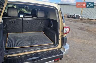 Внедорожник / Кроссовер Toyota FJ Cruiser 2014 в Карловке