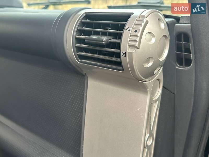 Внедорожник / Кроссовер Toyota FJ Cruiser 2010 в Киеве фото 28 Внедорожник / Кроссовер Toyota FJ Cruiser 2010 в Киеве