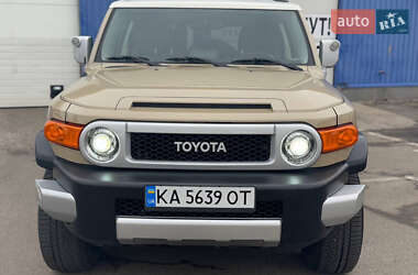 Позашляховик / Кросовер Toyota FJ Cruiser 2012 в Києві