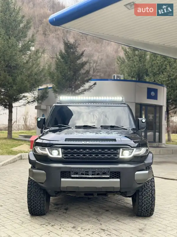 Внедорожник / Кроссовер Toyota FJ Cruiser 2006 в 