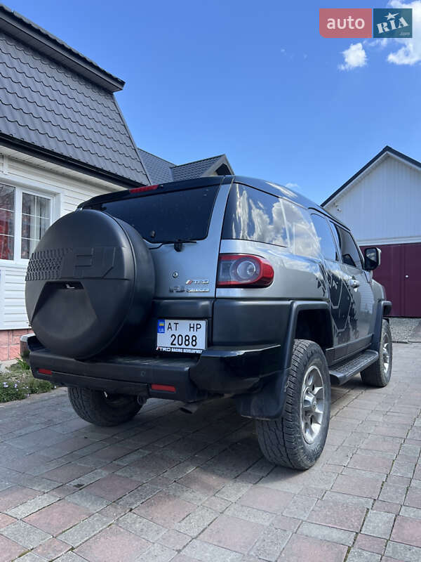 Внедорожник / Кроссовер Toyota FJ Cruiser 2012 в Рахове