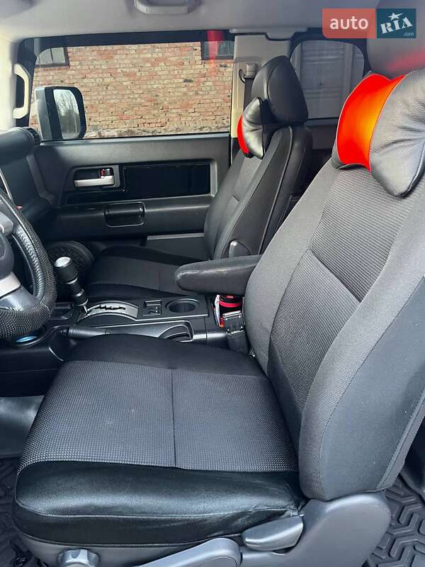 Внедорожник / Кроссовер Toyota FJ Cruiser 2008 в Ружине