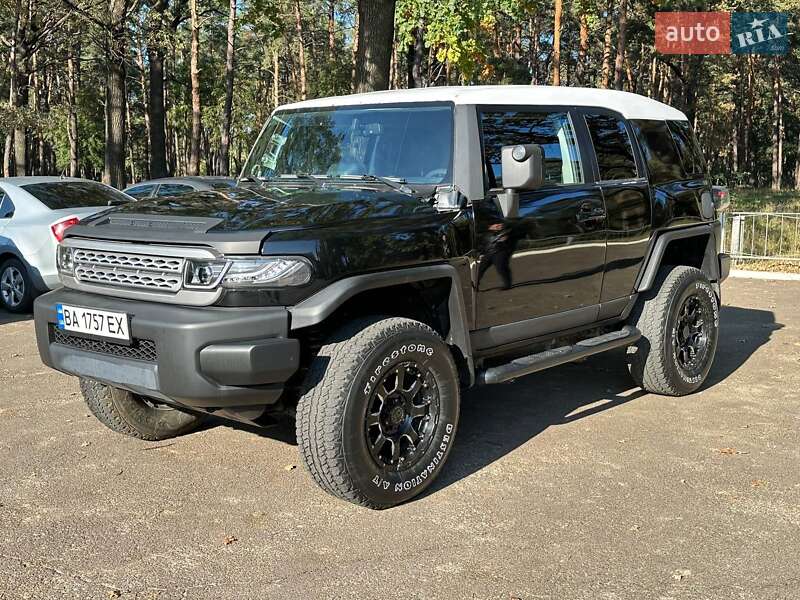 Позашляховик / Кросовер Toyota FJ Cruiser 2009 в 