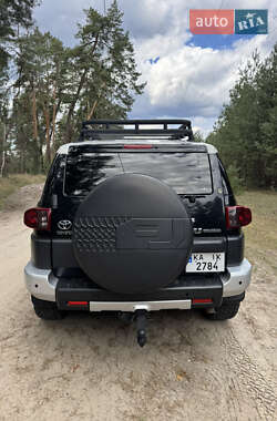 Внедорожник / Кроссовер Toyota FJ Cruiser 2006 в 
