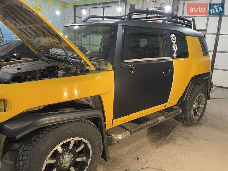 Внедорожник / Кроссовер Toyota FJ Cruiser 2008 в Ирпене