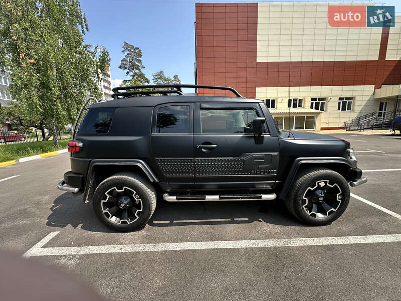 Внедорожник / Кроссовер Toyota FJ Cruiser 2008 в Ирпене