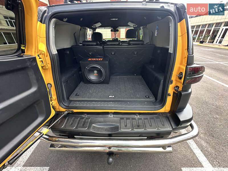 Внедорожник / Кроссовер Toyota FJ Cruiser 2008 в Ирпене