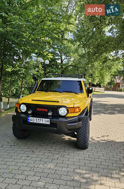 Внедорожник / Кроссовер Toyota FJ Cruiser 2006 в 