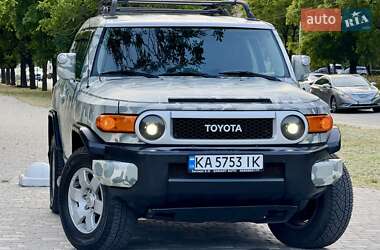 Внедорожник / Кроссовер Toyota FJ Cruiser 2006 в 