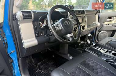 Внедорожник / Кроссовер Toyota FJ Cruiser 2006 в 