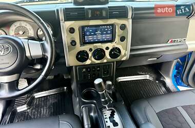 Внедорожник / Кроссовер Toyota FJ Cruiser 2006 в 
