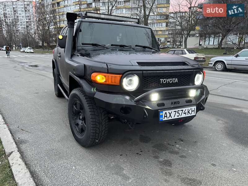 Позашляховик / Кросовер Toyota FJ Cruiser 2007 в Обухові