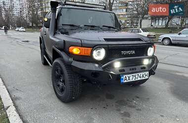 Внедорожник / Кроссовер Toyota FJ Cruiser 2007 в 