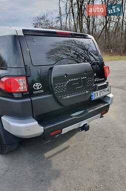 Внедорожник / Кроссовер Toyota FJ Cruiser 2021 в 