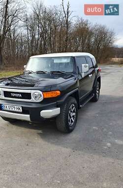 Внедорожник / Кроссовер Toyota FJ Cruiser 2021 в 