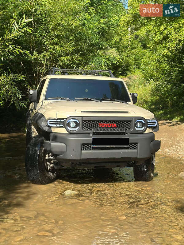 Toyota FJ Cruiser 2010