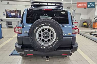 Внедорожник / Кроссовер Toyota FJ Cruiser 2014 в Днепре
