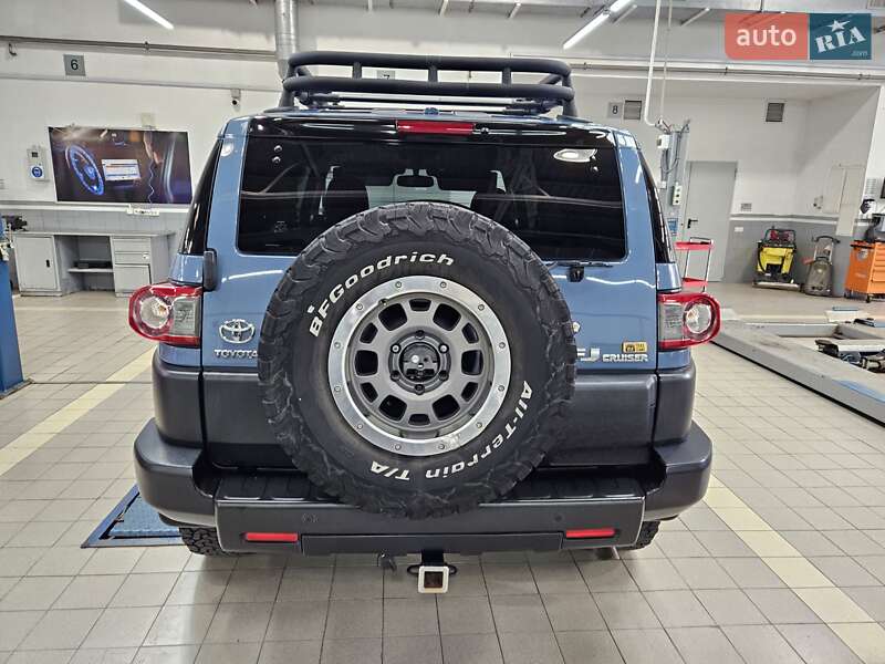 Позашляховик / Кросовер Toyota FJ Cruiser 2014 в Дніпрі