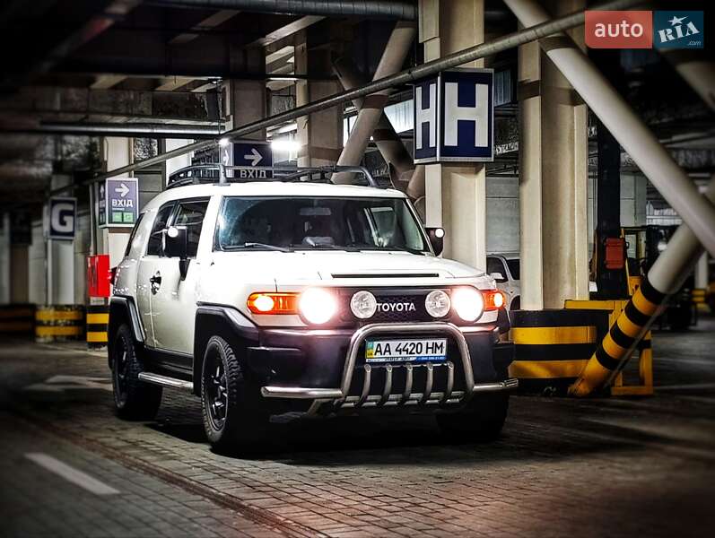 Внедорожник / Кроссовер Toyota FJ Cruiser 2008 в Киеве фото 3 Внедорожник / Кроссовер Toyota FJ Cruiser 2008 в Киеве