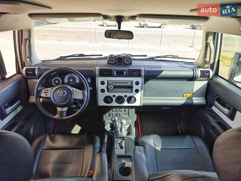 Внедорожник / Кроссовер Toyota FJ Cruiser 2008 в Киеве фото 9 Внедорожник / Кроссовер Toyota FJ Cruiser 2008 в Киеве