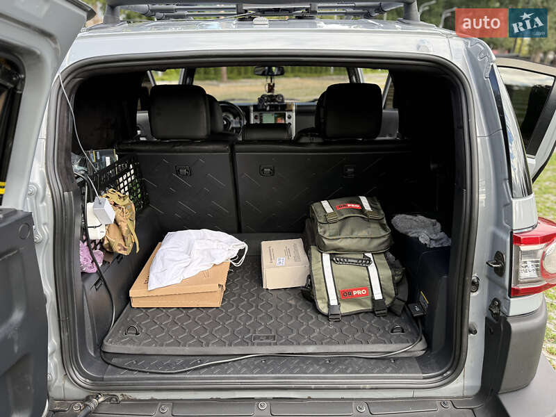 Позашляховик / Кросовер Toyota FJ Cruiser 2012 в Києві фото 19 Позашляховик / Кросовер Toyota FJ Cruiser 2012 в Києві