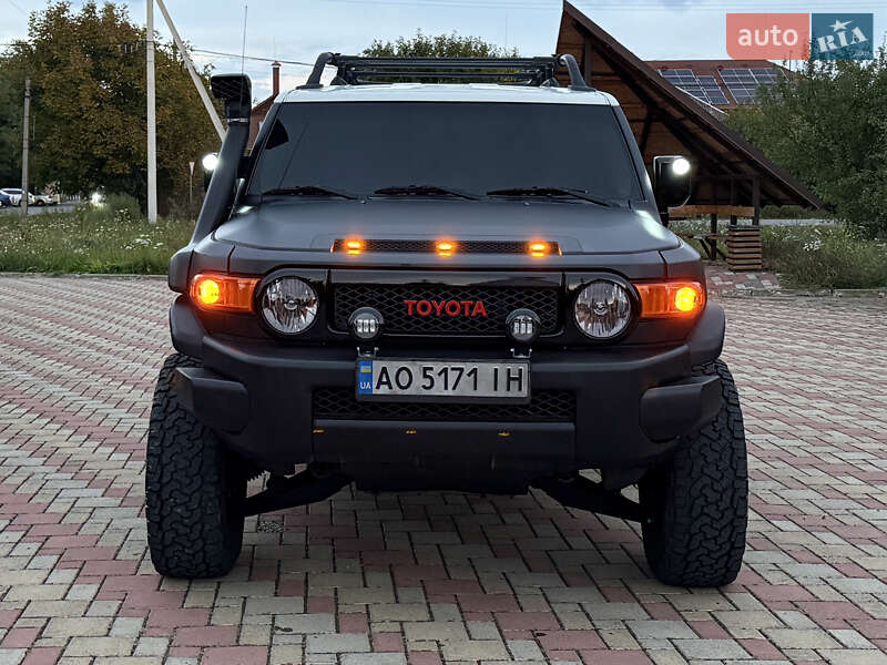 Внедорожник / Кроссовер Toyota FJ Cruiser 2006 в Ужгороде
