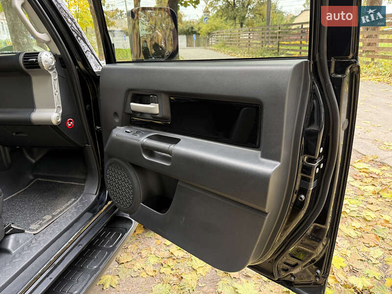 Внедорожник / Кроссовер Toyota FJ Cruiser 2008 в Киеве фото 20 Внедорожник / Кроссовер Toyota FJ Cruiser 2008 в Киеве