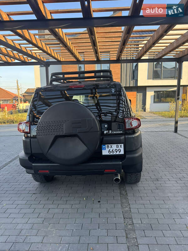 Позашляховик / Кросовер Toyota FJ Cruiser 2011 в Хмельницькому