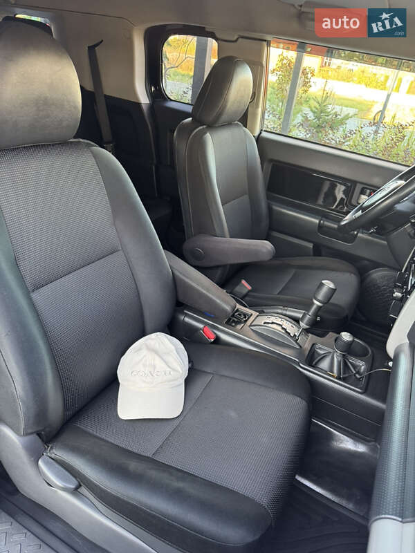 Позашляховик / Кросовер Toyota FJ Cruiser 2011 в Хмельницькому