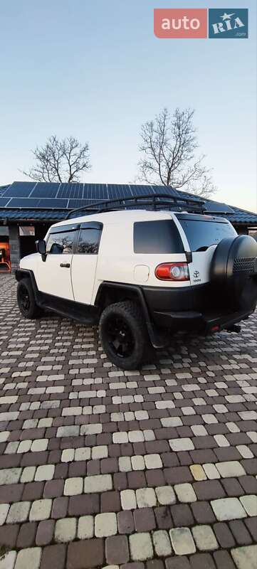 Внедорожник / Кроссовер Toyota FJ Cruiser 2014 в Тячеве