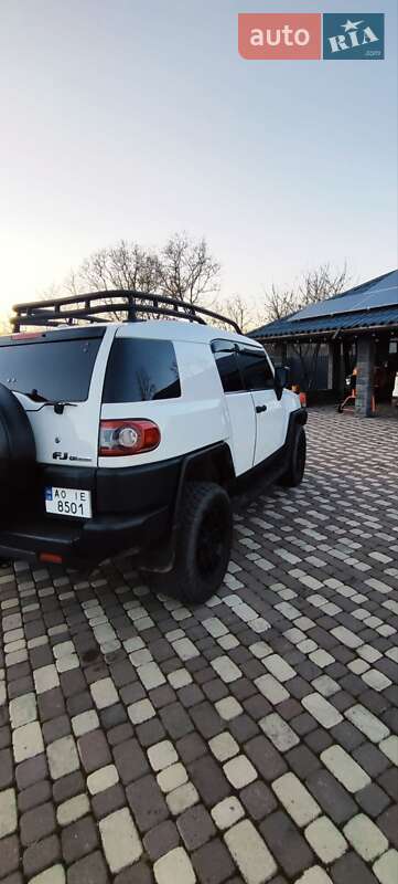 Внедорожник / Кроссовер Toyota FJ Cruiser 2014 в Тячеве