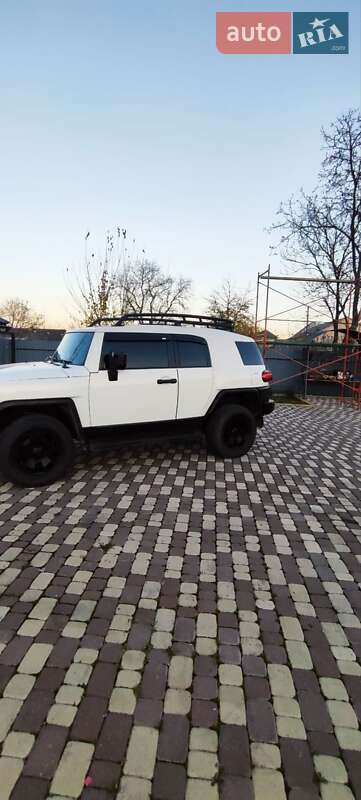 Внедорожник / Кроссовер Toyota FJ Cruiser 2014 в Тячеве