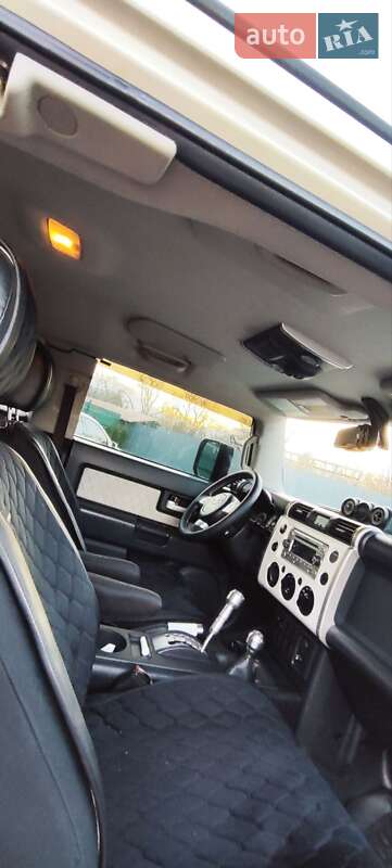 Внедорожник / Кроссовер Toyota FJ Cruiser 2014 в Тячеве