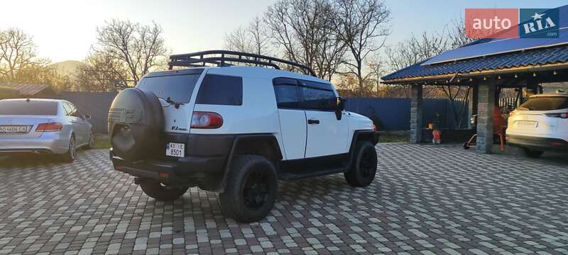 Внедорожник / Кроссовер Toyota FJ Cruiser 2014 в Тячеве
