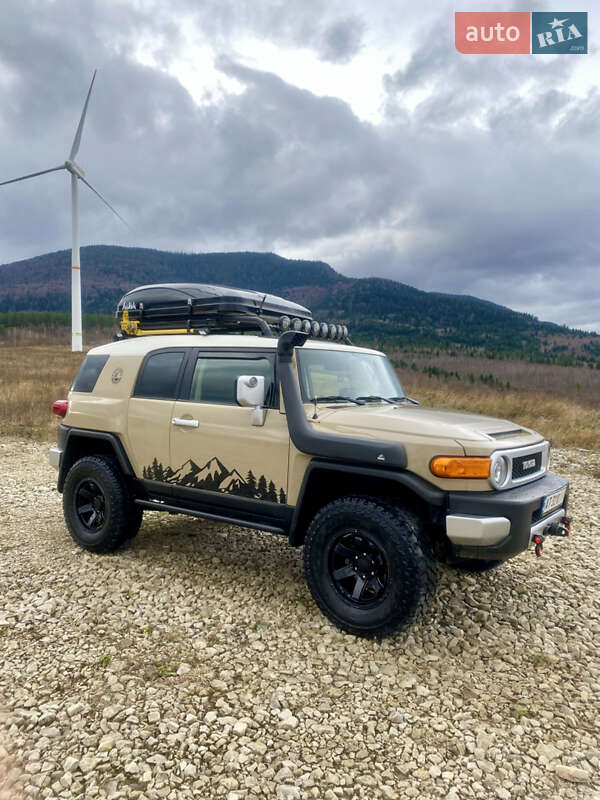 Позашляховик / Кросовер Toyota FJ Cruiser 2012 в Івано-Франківську