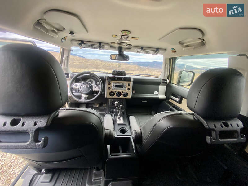 Позашляховик / Кросовер Toyota FJ Cruiser 2012 в Івано-Франківську