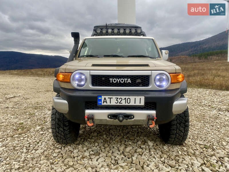 Позашляховик / Кросовер Toyota FJ Cruiser 2012 в Івано-Франківську