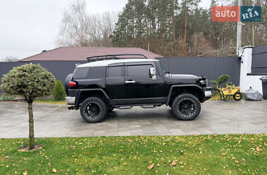 Позашляховик / Кросовер Toyota FJ Cruiser 2014 в Обухові