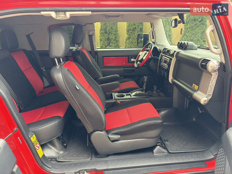 Позашляховик / Кросовер Toyota FJ Cruiser 2012 в Мукачевому фото 31 Позашляховик / Кросовер Toyota FJ Cruiser 2012 в Мукачевому